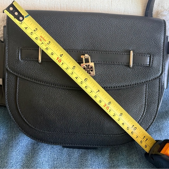 Tory Burch’s classic leather equestrian-inspired style black crossbody bag - Picture 9 of 11
